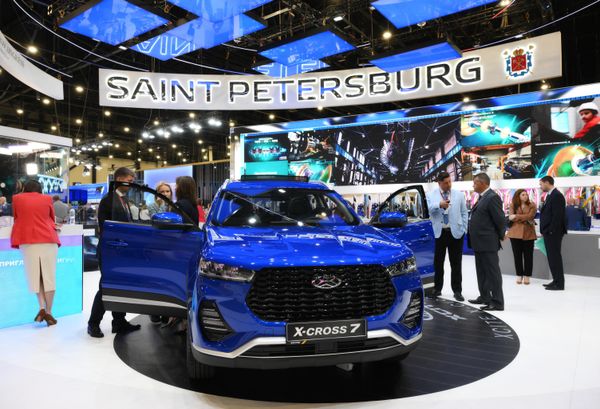 LADA presents a new X-Cross 7 at SPIEF - Sputnik International