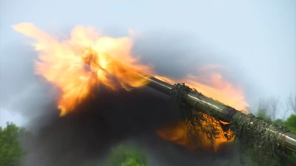 Unique Footage of Msta-S Howitzer Targeting Ukrainian Abrams Tank - Sputnik International