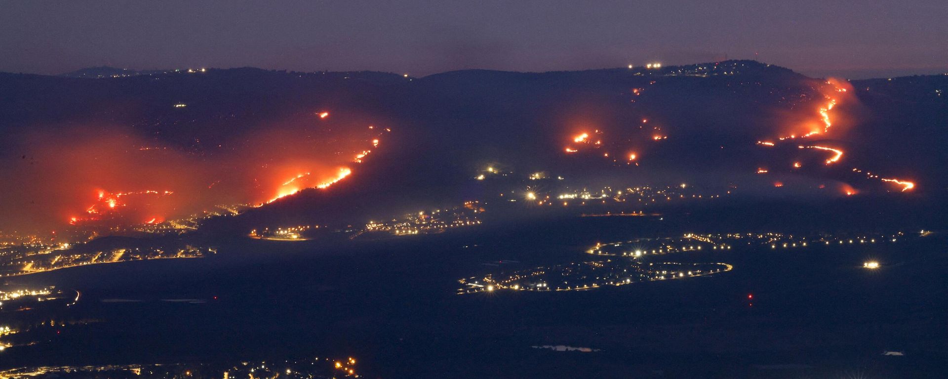 Fires burn as a result of rockets launched from Lebanon into northern Israel on June 3, 2024. - Sputnik International, 1920, 09.06.2024