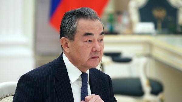 Chinese Central Foreign Affairs Commission Office Director Wang Yi meets with Russian President Vladimir Putin - Sputnik International
