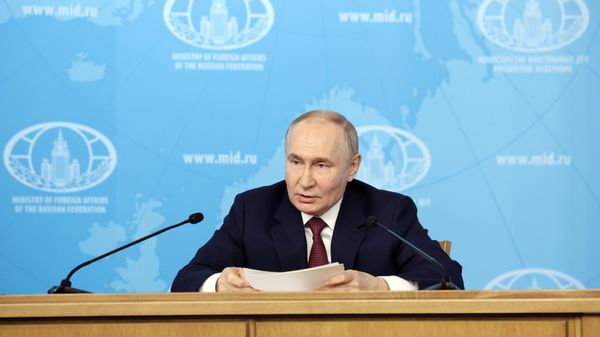 Russian President Vladimir Putin speaks during a meeting with the leadership of the Russian Foreign Ministry - Sputnik International