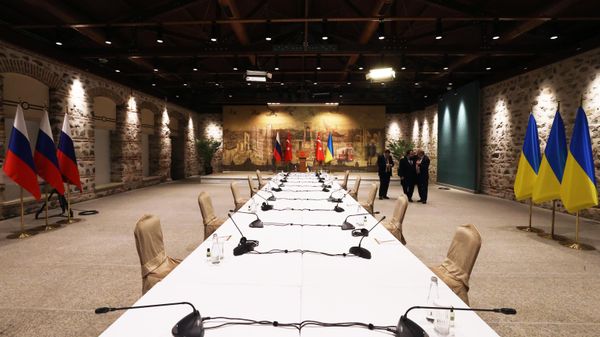 The table at which the Russian-Ukrainian negotiations took place at the Dolmabahce Palace, in Istanbul, Turkiye, in 2022. - Sputnik International