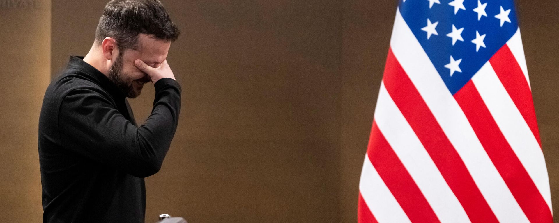 Ukraine's Volodymyr Zelensky stands next to a US flag on the sidelines of the Summit on peace in Ukraine on June 15, 2024 in Switzerland. - Sputnik International, 1920, 16.07.2024