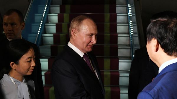 Russian President Vladimir Putin arrives in Hanoi. January 19, 2024. - Sputnik International