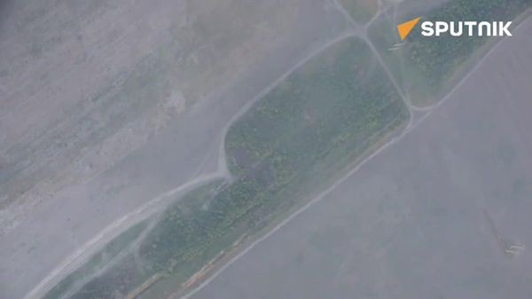 Russia's Dnepr Battlegroup drones destroyed Ukraine's American-made M-777 howitzer and Giatsint artillery gun on right bank of Dnepr River. - Sputnik International