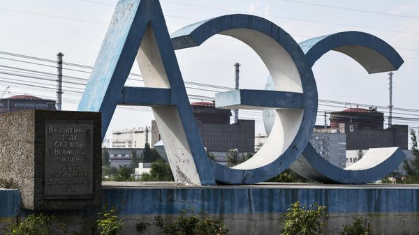 Stele of the Zaporozhye Nuclear Power Plant in Energodar. - Sputnik International