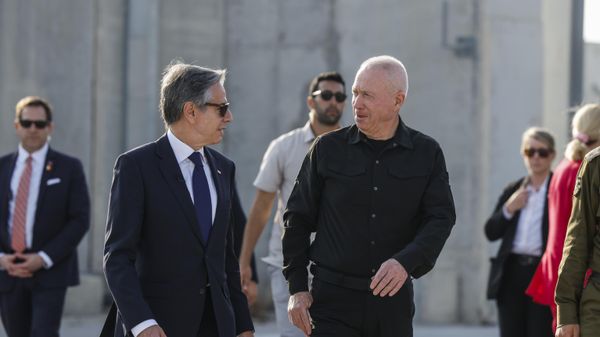 US Secretary of State Antony Blinken walks with Israeli Defense Minister Yoav Gallant, right, at the Kerem Shalom border crossing in Kerem Shalom, Israel, Wednesday May 1, 2024. - Sputnik International