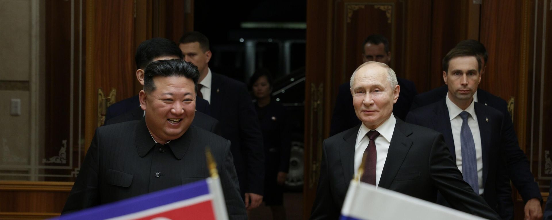 Russian President Vladimir Putin and North Korean leader Kim Jong Un arrive at a residence in Pyongyang, North Korea. Russian President Vladimir Putin and North Korean leader Kim Jong Un arrive at a residence in Pyongyang, North Korea. - Sputnik International, 1920, 31.12.2024