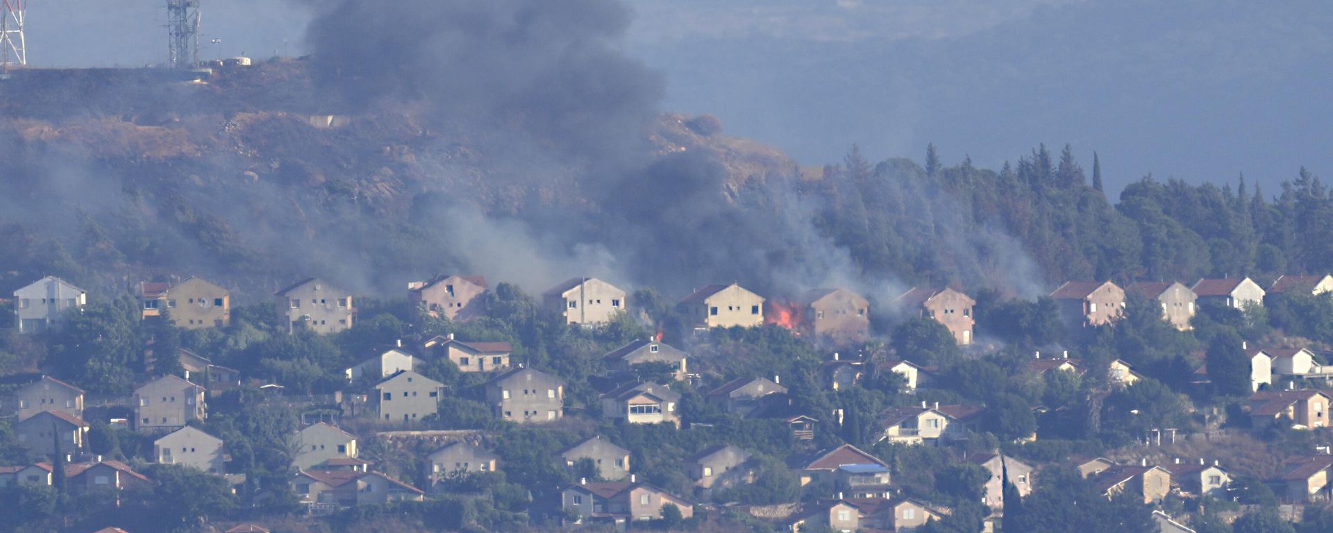 Fires and black smoke rise from between the houses of the northern Israeli border town of Metula which hit by Hezbollah shelling, is seen from the Lebanese side of the Lebanese town of Marjayoun, Lebanon, Saturday, June 22, 2024. Fires and black smoke rise from between the houses of the northern Israeli border town of Metula which hit by Hezbollah shelling, is seen from the Lebanese side of the Lebanese town of Marjayoun, Lebanon, Saturday, June 22, 2024. - Sputnik International, 1920, 14.09.2024