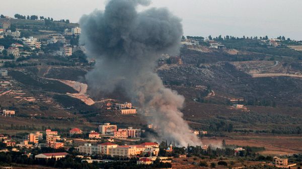 A smoke plume billows during Israeli bombardment on the village of Khiam in south Lebanon near the border with Israel on June 23, 2024 amid ongoing cross-border tensions as fighting continues between Israel and Hamas in the Gaza Strip.  - Sputnik International