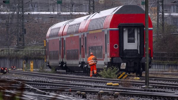 A railway worker walks along a parked train outside the central train station in Frankfurt, Germany, Monday, March 11, 2024 - Sputnik International