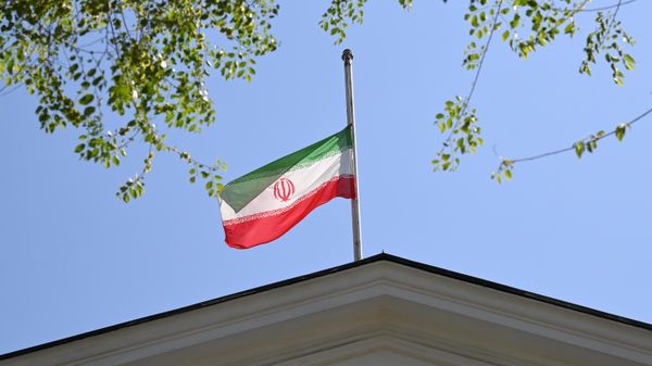 A national flag is lowered to half mast at the Iranian embassy - Sputnik International