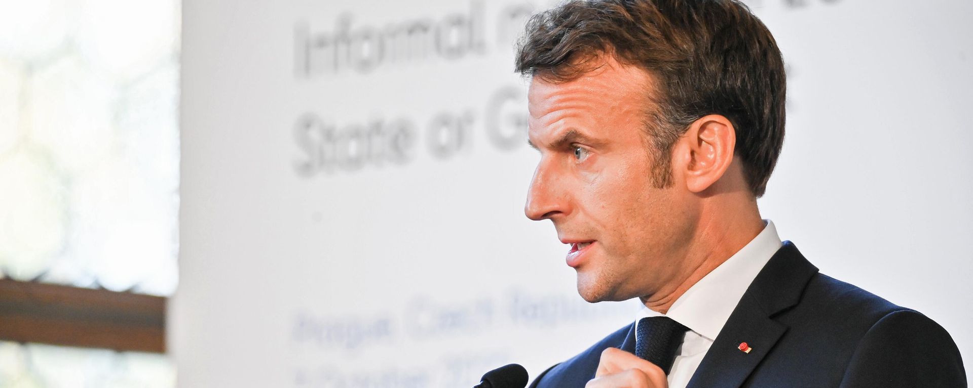 French President Emmanuel Macron attends a news conference after the Informal Summit and Meeting within the European Political Community at Prague Castle - Sputnik International, 1920, 04.02.2026