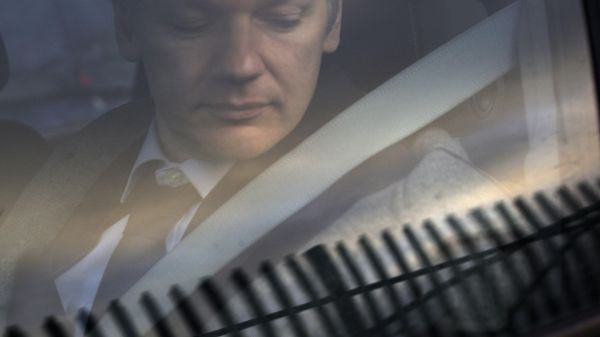 WikiLeaks founder Julian Assange arrives at Belmarsh Magistrate's court in London for his extradition hearing, Tuesday, Jan. 11, 2011. (AP Photo/Sang Tan) WikiLeaks founder Julian Assange arrives at Belmarsh Magistrate's court in London for his extradition hearing, Tuesday, Jan. 11, 2011. (AP Photo/Sang Tan) - Sputnik International