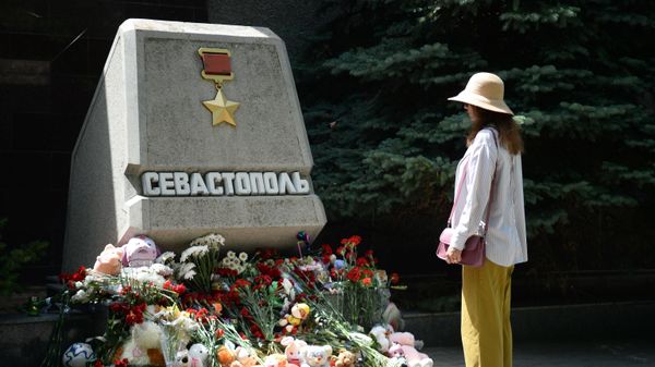 A woman visits a makeshift memorial to victims of a shelling, which Russian authorities said was a Ukrainian missile attack in the course of Russia's military operation in Ukraine, at the Alley of Hero Cities on a day of mourning in Sevastopol, Republic of Crimea, Russia A woman visits a makeshift memorial to victims of a shelling, which Russian authorities said was a Ukrainian missile attack in the course of Russia's military operation in Ukraine, at the Alley of Hero Cities on a day of mourning in Sevastopol, Republic of Crimea, Russia - Sputnik International