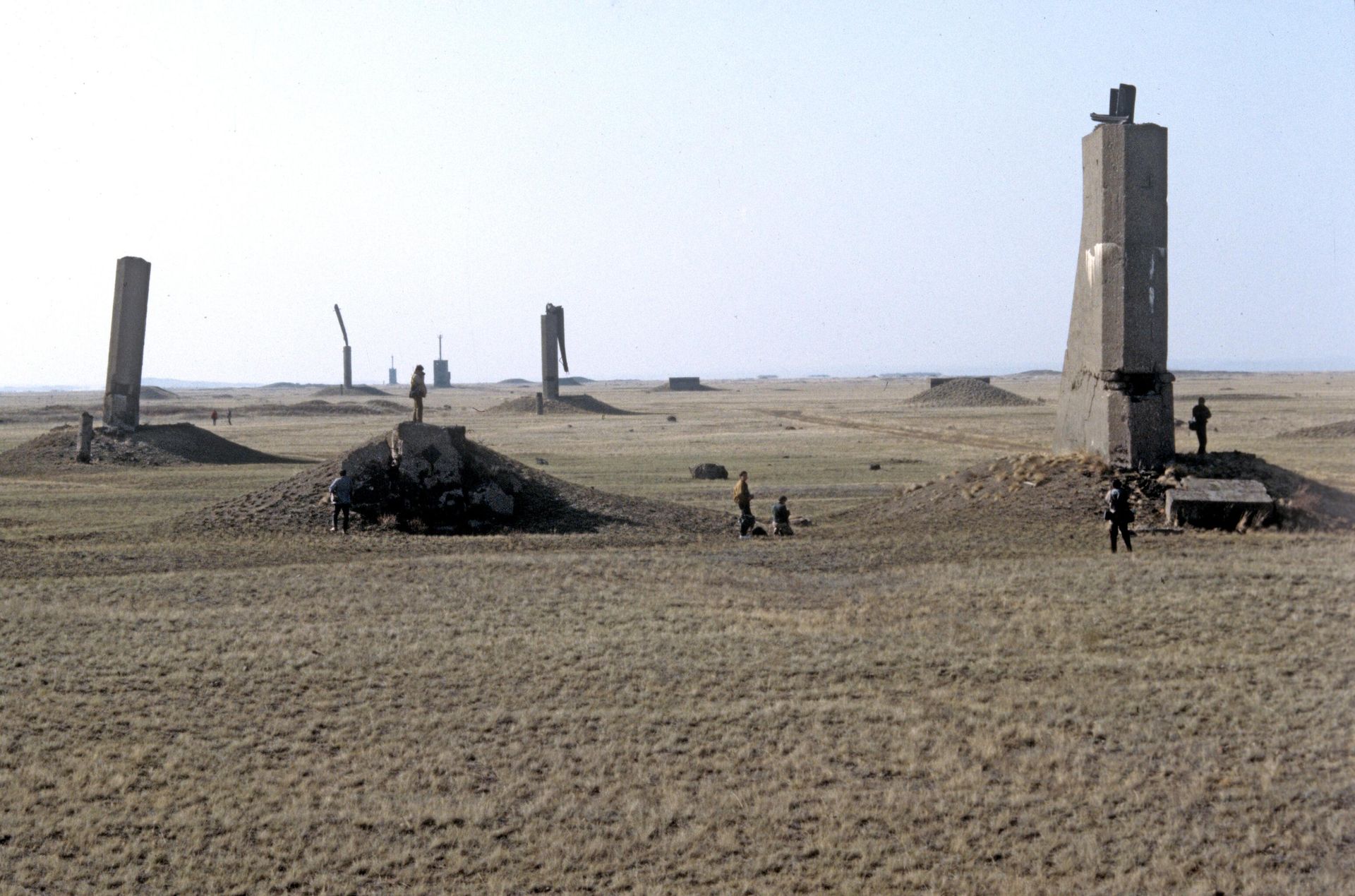 Soviet and foreign journalists visited the site of the first nuclear test that had been conducted 29 August 1949. The epicenter of the explosion. Semipalatinsk nuclear test site. - Sputnik International, 1920, 02.07.2024