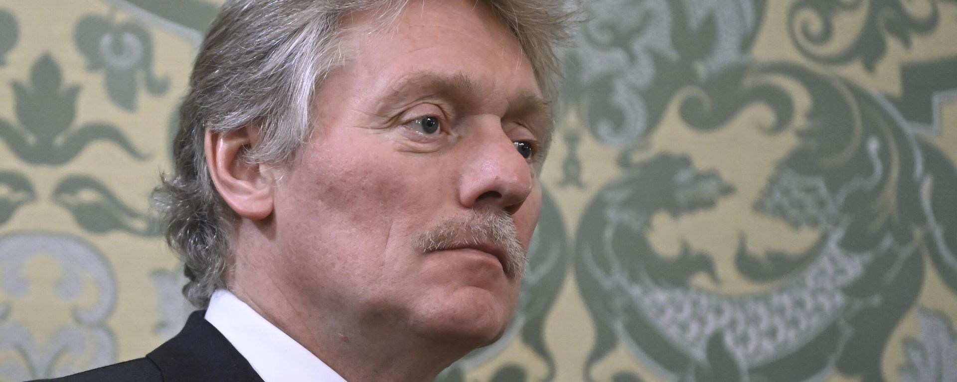 Kremlin spokesman Dmitry Peskov attends a meeting of Russian President Vladimir Putin and Tajikistan's President Emomali Rahmon at the Kremlin in Moscow, Russia, Tuesday, Nov. 21, 2023. Kremlin spokesman Dmitry Peskov attends a meeting of Russian President Vladimir Putin and Tajikistan's President Emomali Rahmon at the Kremlin in Moscow, Russia, Tuesday, Nov. 21, 2023. - Sputnik International, 1920, 04.07.2024