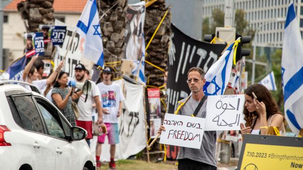 People take part in a rally to show support and solidarity with the families of hostages who are being held in Gaza and to demand cease fire, amid the ongoing conflict between Israel and Hamas - Sputnik International