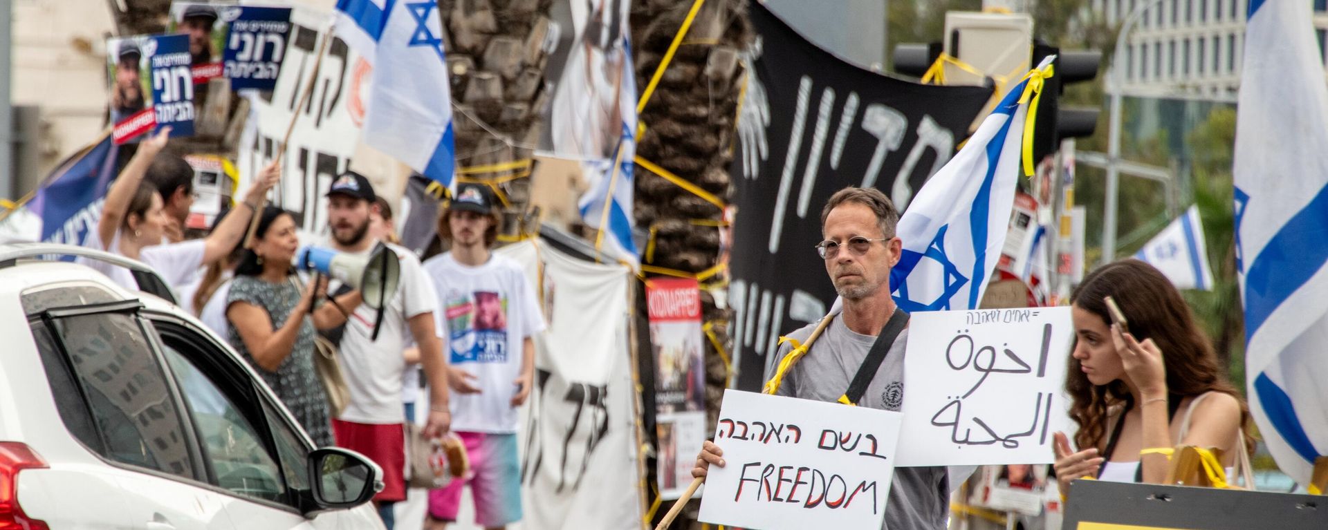 People take part in a rally to show support and solidarity with the families of hostages who are being held in Gaza and to demand cease fire, amid the ongoing conflict between Israel and Hamas - Sputnik International, 1920, 07.07.2024