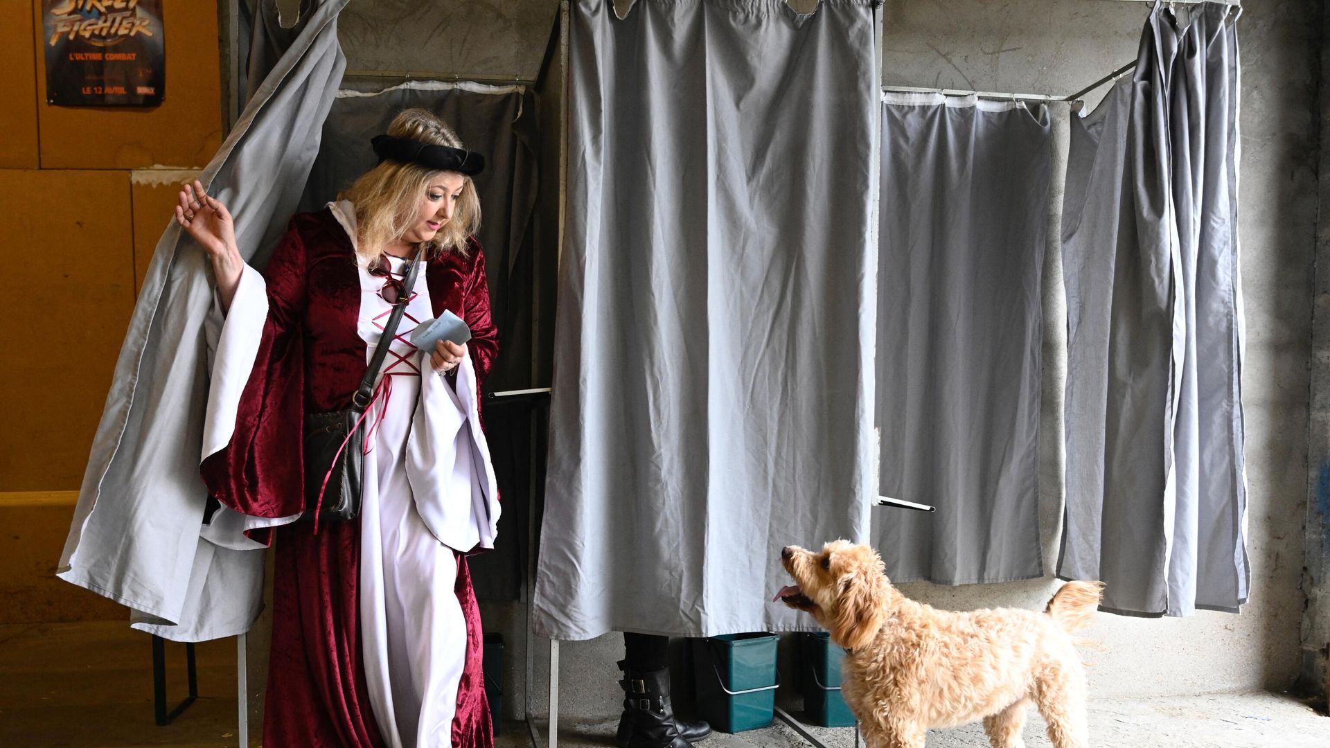 A voter in a medieval costume faces a dog as she comes out of the polling booth  in the communal workshops where the polling station - Sputnik International, 1920, 07.07.2024