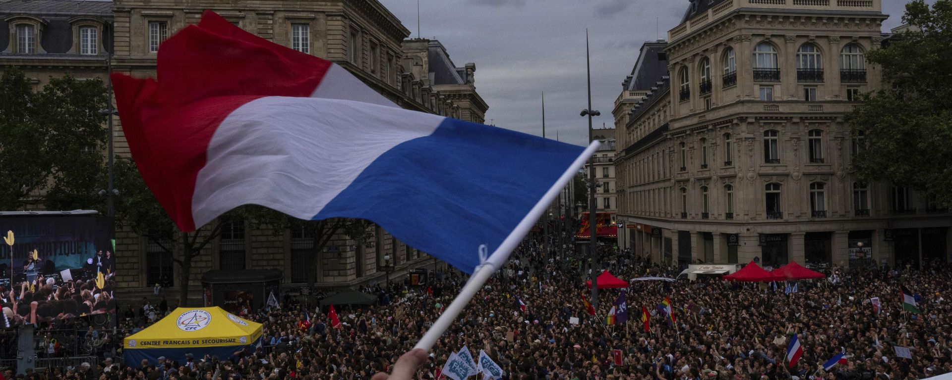 People gather at Republique plaza in a protest against the right-wing - Sputnik International, 1920, 07.07.2024