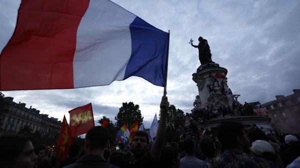 People gather on the Republique plaza following the second round of the legislative elections, Sunday, July 7, 2024 in Paris - Sputnik International