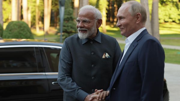 Russian President Vladimir Putin meets with Indian Prime Minister Narendra Modi. File photo - Sputnik International