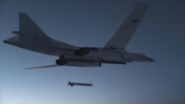 Strategic missile carrier Tu-160 drops high-precision air-launched cruise missile - Sputnik International