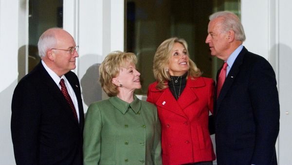 Vice President Dick Cheney and wife Lynne Cheney, welcome Vice President-elect Joe Biden, right, and his wife Jill Biden in the Vice President's official residence at the Naval Observatory, Thursday, Nov. 13, 2008, in Washington.   (AP Photo/Manuel Balce Ceneta) - Sputnik International