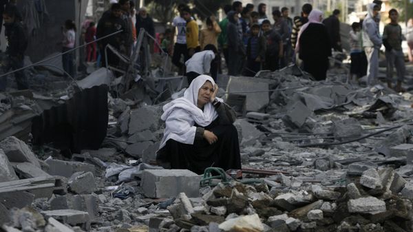 A Palestinian woman sits in rubble following an Israeli air strike in Rafah refugee camp in southern Gaza Strip, Sunday, Nov. 18, 2012. - Sputnik International