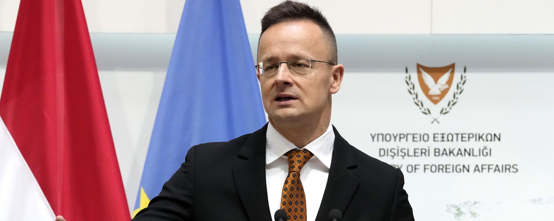 Hungarian foreign minister Peter Szijjarto talks to the media during a press conference in Nicosia, Cyprus, on April 2, 2024 Hungarian foreign minister Peter Szijjarto talks to the media during a press conference in Nicosia, Cyprus, on April 2, 2024 - Sputnik International, 1920, 21.08.2025