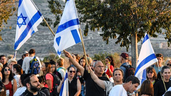 Relatives of Israeli hostages and their supporters take part n a five-day march from Tel Aviv to Jerusalem - Sputnik International