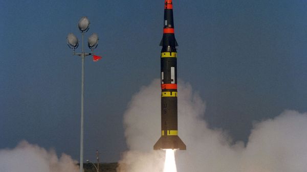 The US Army launches a Pershing II battlefield support missile on a long-range flight - Sputnik International