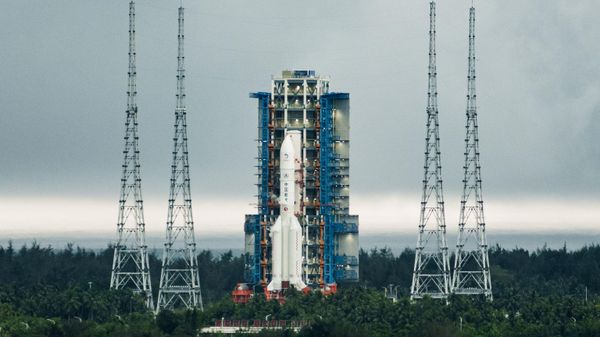China's Long March-5 Y8 heavy-lift rocket carrying the Chang'e-6 lunar probe - Sputnik International
