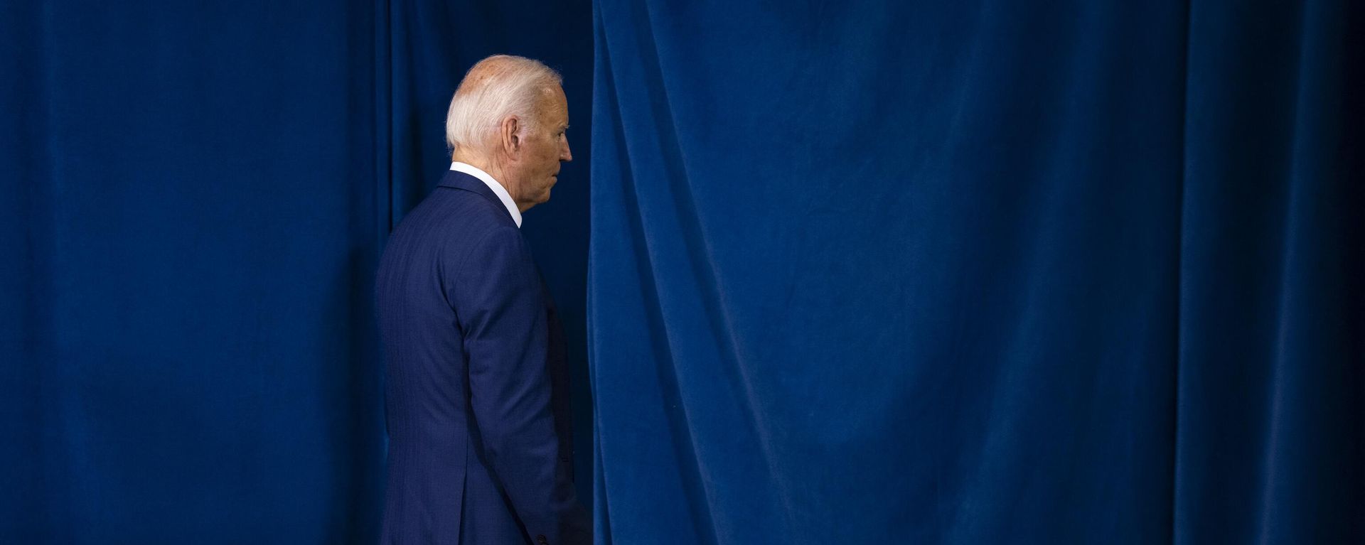 US President Joe Biden departs after speaking after his Republican opponent Donald Trump was injured following a shooting at an election rally in Pennsylvania, at the Rehoboth Beach Police Department, in Rehoboth Beach, Delaware, July 13, 2024. - Sputnik International, 1920, 23.07.2024