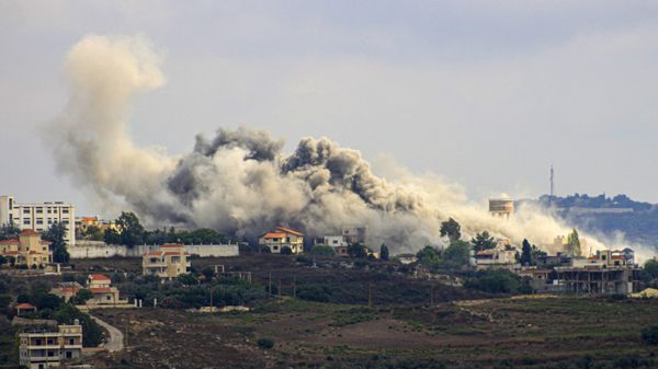 Smoke billows from a site targeted by Israeli shelling in the southern Lebanese border village of Tayr Harfa on July 24, 2024, amid ongoing cross-border clashes between Israeli troops and Hezbollah fighters. - Sputnik International