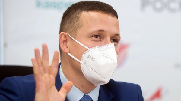 In this handout photo released by the Russian Space Agency Roscosmos, International Space Station (ISS) Expedition 64 crew member Roscosmos cosmonauts Sergey Kud-Sverchkov wearing a protective face mask waves during an online news conference at the Gagarin Cosmonaut Training Centre in Star City, outside Moscow, Russia. The launch of the Soyuz MS-17 spacecraft from the Baikonur spaceport is scheduled for October 14. Editorial use only, no archive, no commercial use. - Sputnik International