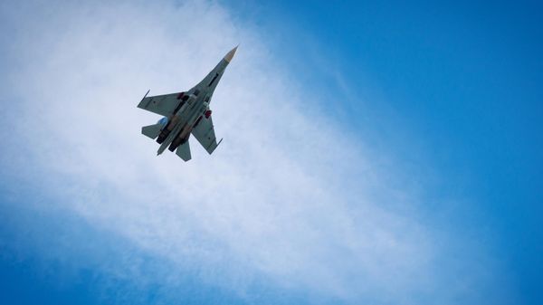 Sukhoi Su-27 multipurpose fighter operated by Russian Falcons aerobatic team performs practice flight in the Krasnodar Territory. - Sputnik International