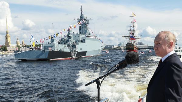 President Vladimir Putin took part in the main naval parade - Sputnik International