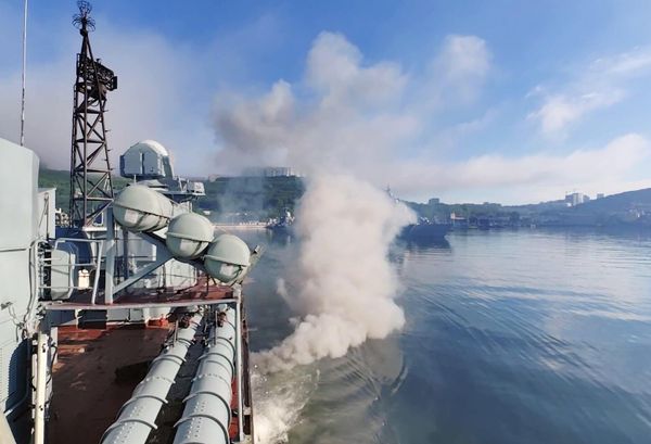 Over 300 warships, vessels and submarines, as well as about 50 aircraft and helicopters, and around 20,000 sailors, are engaged in this massive military exercise. - Sputnik International