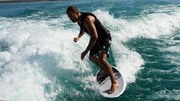 Wakesurfing - Sputnik International