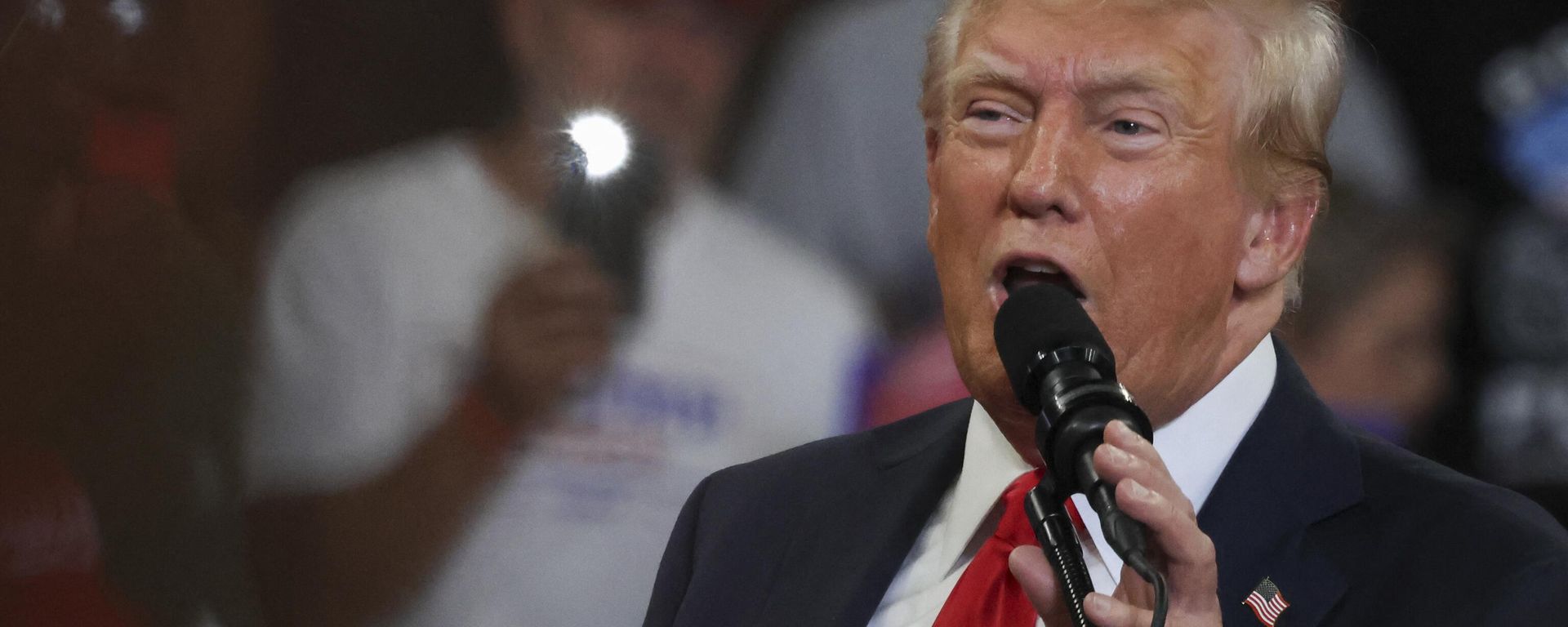 Former US President and 2024 Republican presidential candidate Donald Trump speaks during a campaign rally at the Georgia State University Convocation Center in Atlanta, Georgia, on August 3, 2024. Former US President and 2024 Republican presidential candidate Donald Trump speaks during a campaign rally at the Georgia State University Convocation Center in Atlanta, Georgia, on August 3, 2024. - Sputnik International, 1920, 26.08.2024