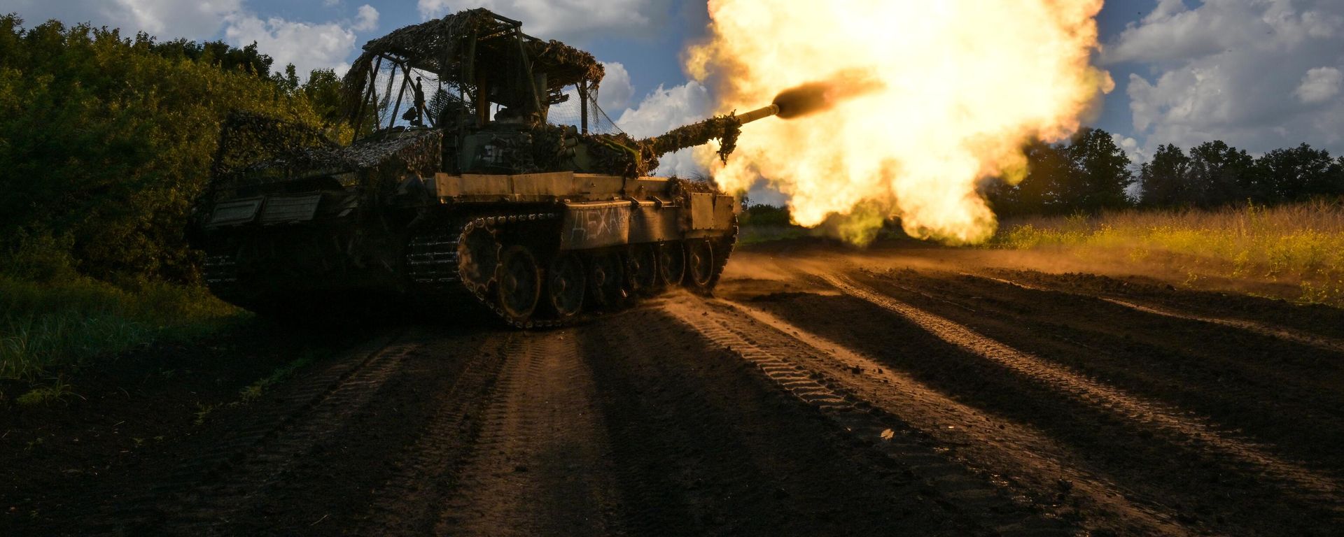 Сombat work of a Russian tank in the special military operation zone. File photo - Sputnik International, 1920, 26.10.2024