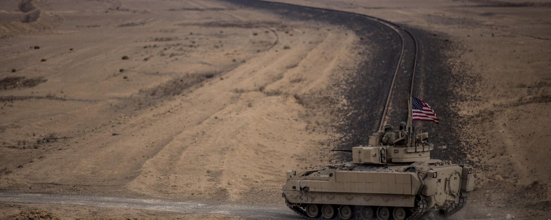 American soldiers drive a Bradley fighting vehicle during a joint exercise with Syrian Democratic Forces in the countryside of Deir Ezzor in northeastern Syria. File photo. American soldiers drive a Bradley fighting vehicle during a joint exercise with Syrian Democratic Forces in the countryside of Deir Ezzor in northeastern Syria. File photo. - Sputnik International, 1920, 10.08.2024