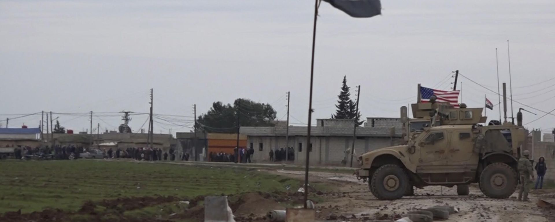 In this frame grab from video, an American military convoy is seen in the village of Khirbet Ammu, east of Qamishli city, Syria, Wednesday, Feb. 12, 2020. In this frame grab from video, an American military convoy is seen in the village of Khirbet Ammu, east of Qamishli city, Syria, Wednesday, Feb. 12, 2020. - Sputnik International, 1920, 18.08.2024