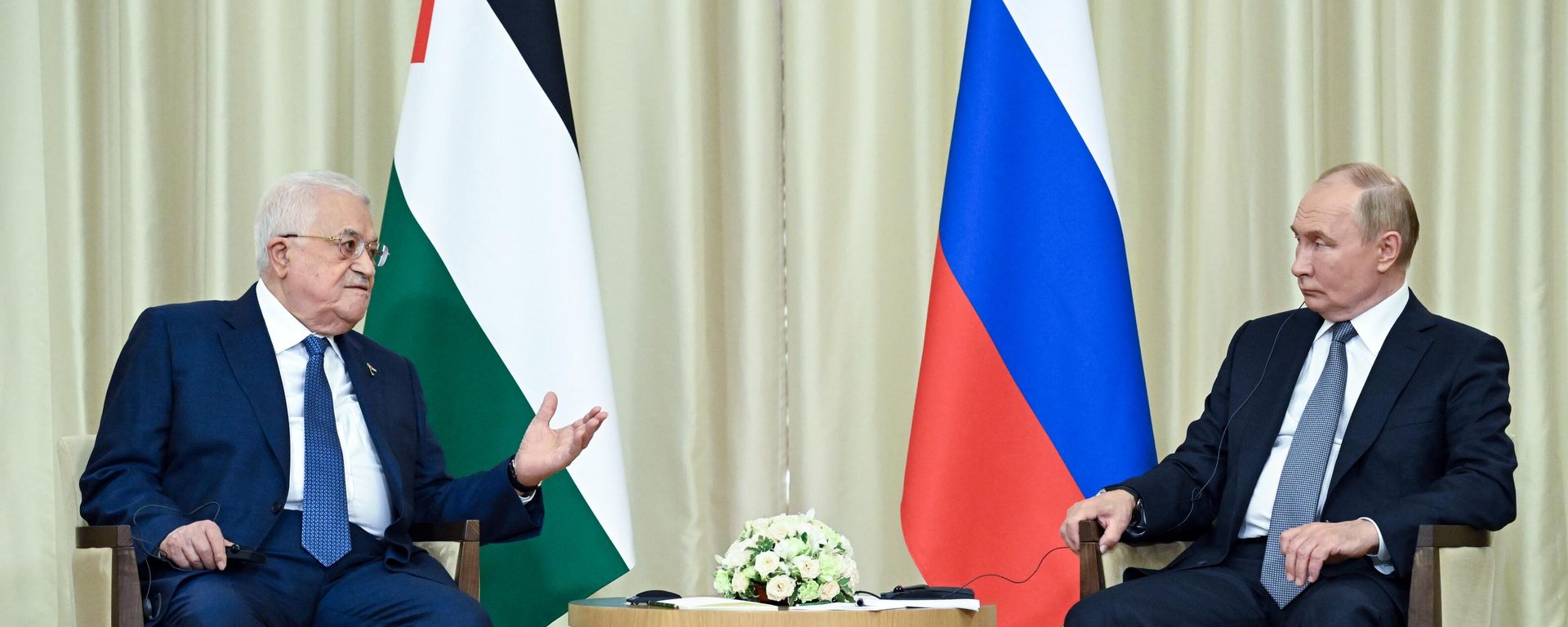 Russian President Vladimir Putin and Palestinian President Mahmoud Abbas attend a meeting at the Novo-Ogaryovo state residence, outside Moscow, Russia. Russian President Vladimir Putin and Palestinian President Mahmoud Abbas attend a meeting at the Novo-Ogaryovo state residence, outside Moscow, Russia. - Sputnik International, 1920, 13.08.2024