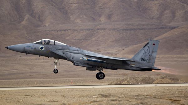 An Israeli F-15 warplane takes off from the Ovda airbase near Eilat, in southern Israel, Monday, Nov. 25, 2013, during the Blue Flag exercise - Sputnik International
