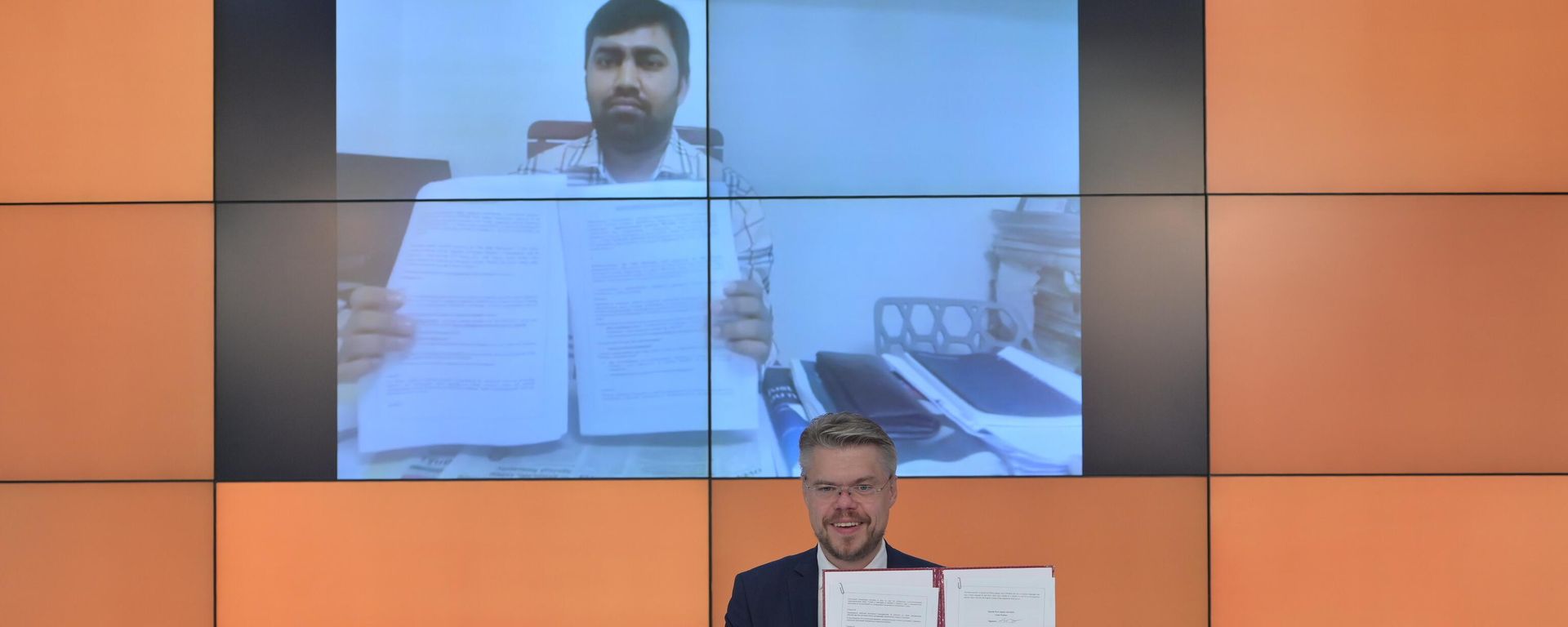 Sputnik International News Agency and Bangladesh’s The Daily Messenger signed a cooperation agreement at an online ceremony on August 15 Sputnik International News Agency and Bangladesh’s The Daily Messenger signed a cooperation agreement at an online ceremony on August 15 - Sputnik International, 1920, 15.08.2024