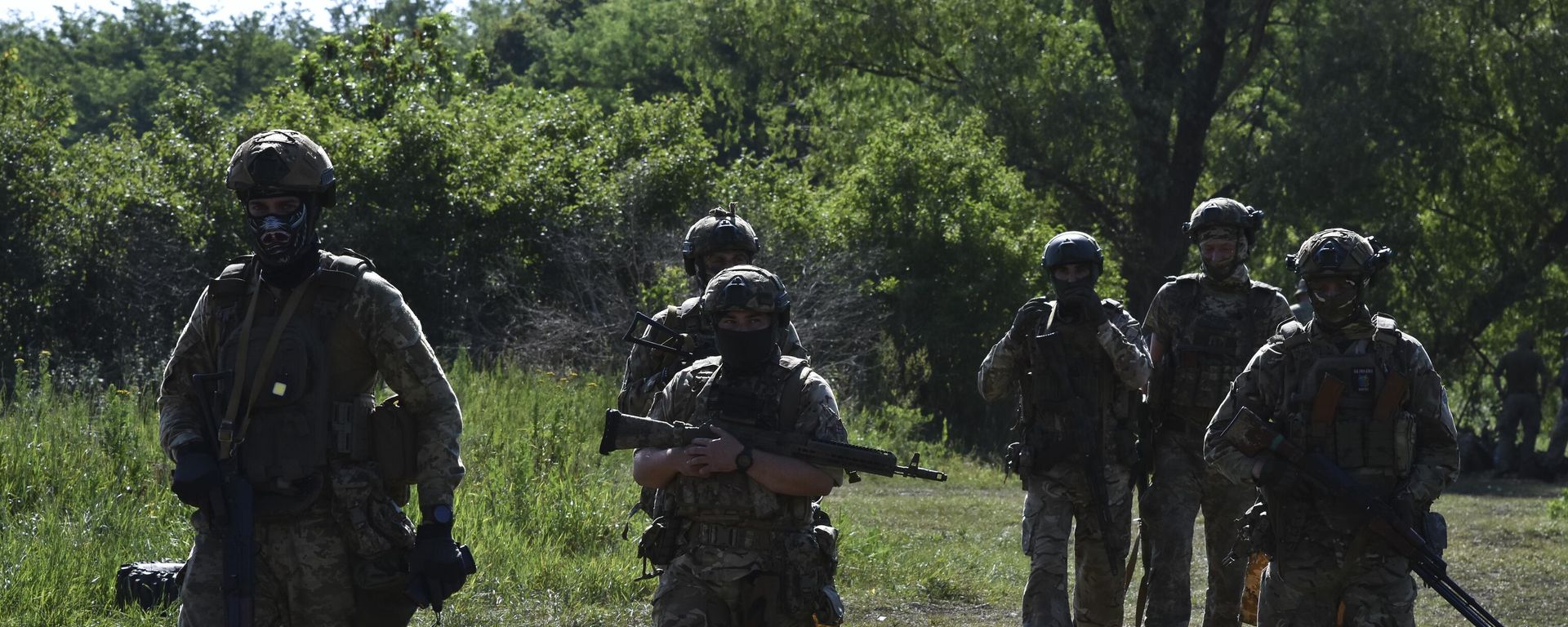 Ukrainian servicemen of the 141st brigade take position at the front line in Zaporozhye region on June 18, 2024. Ukrainian servicemen of the 141st brigade take position at the front line in Zaporozhye region on June 18, 2024. - Sputnik International, 1920, 16.08.2024