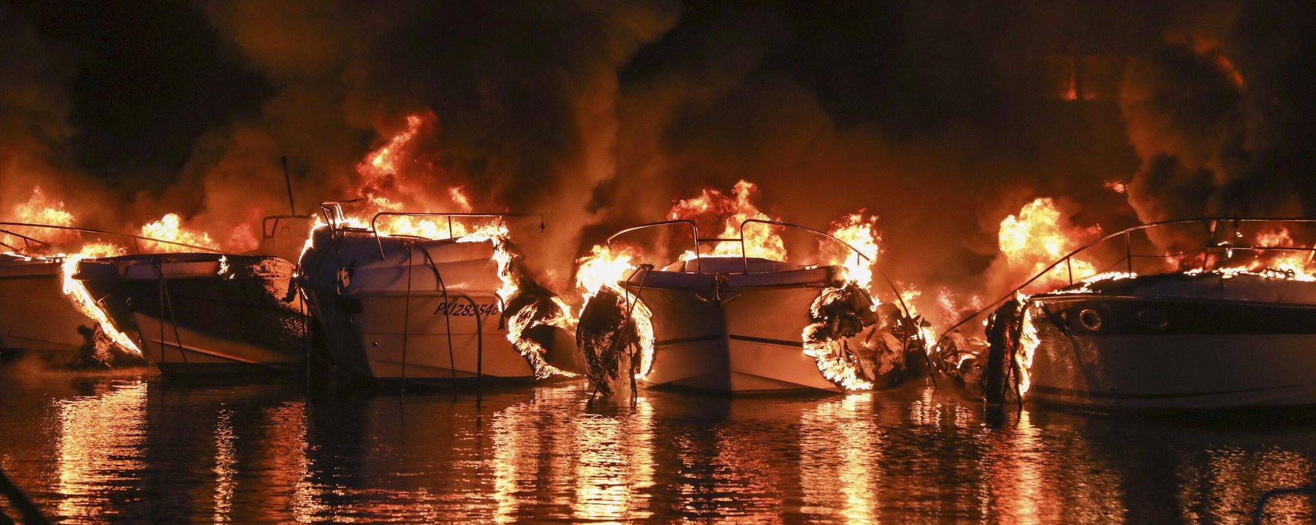 Boats are on fire in Medulin, Croatia, early Wednesday, May 15, 2024. Boats are on fire in Medulin, Croatia, early Wednesday, May 15, 2024. - Sputnik International, 1920, 18.08.2024